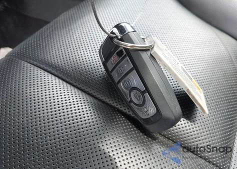 2021 Lincoln Corsair Standard z USA, uszkodzony, nr VIN 5LMCJ1D94MUL06215